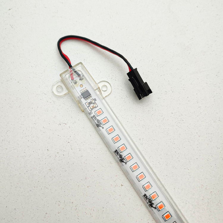 لامپ رشد گیاه 18 وات مدل فول اسپکتروم 220v طرح ریسه LED بسته 2 عددی
